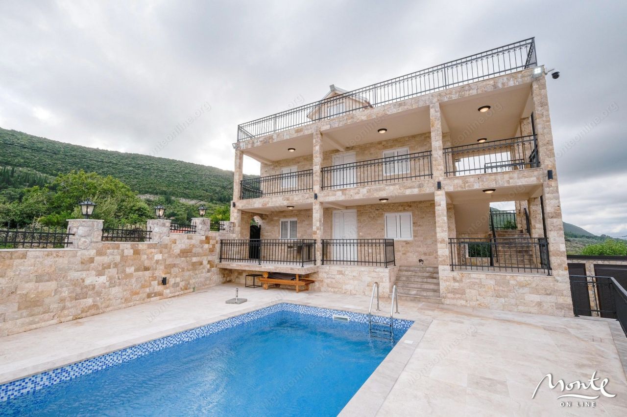 Villa à Herceg-Novi, Monténégro, 204 m² - image 1