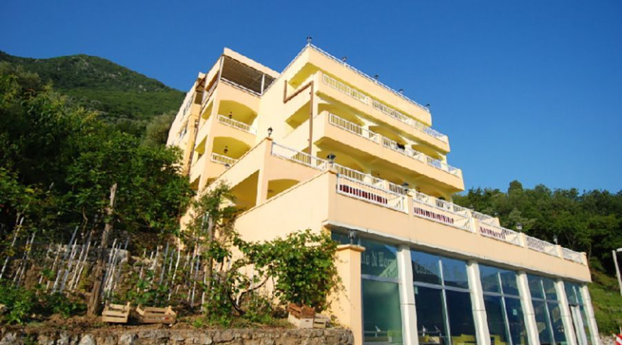 Hotel in Kotor, Montenegro, 1 630 m² - picture 1