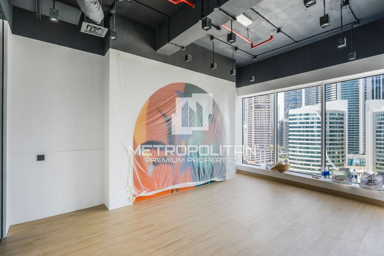 Office in Dubai, UAE, 108 m² - picture 1