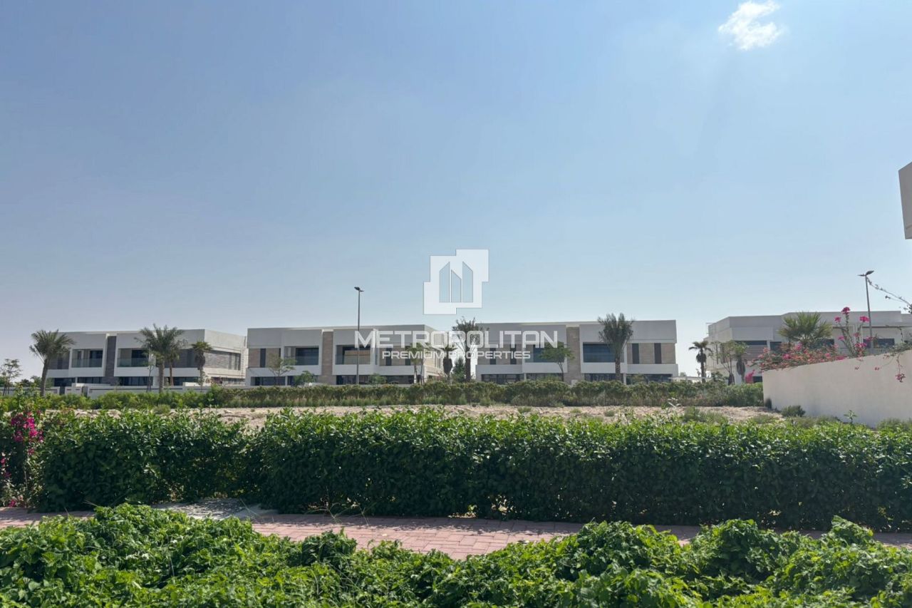 Land in Dubai, UAE, 900 m² - picture 1