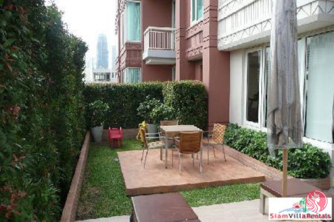 Apartment in Bangkok, Thailand - picture 1