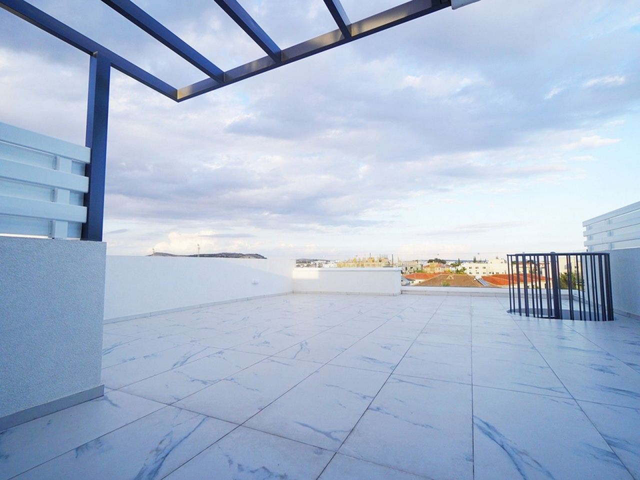 Penthouse in Larnaca, Cyprus, 100 m² - picture 1