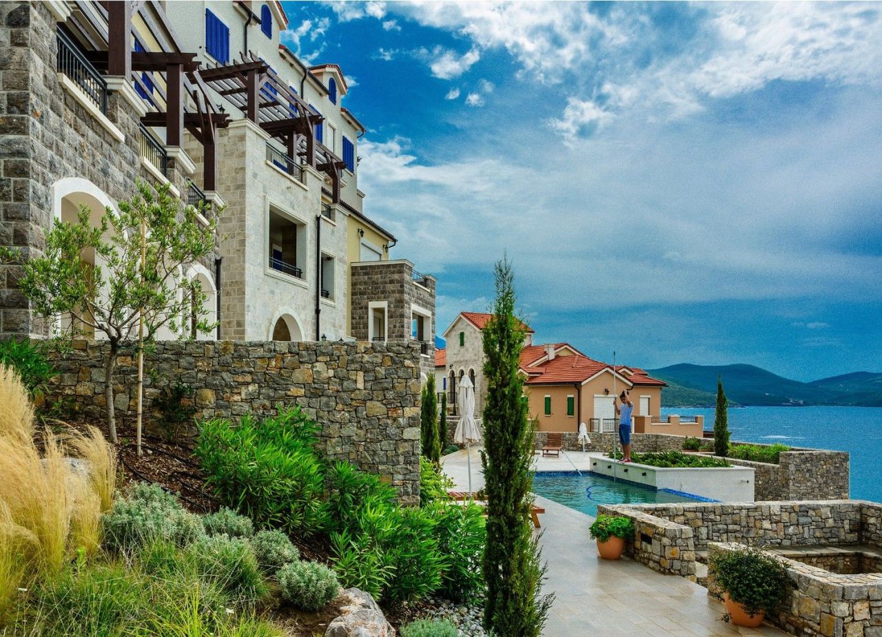 Appartamento a Tivat, Montenegro, 94 m² - foto 3