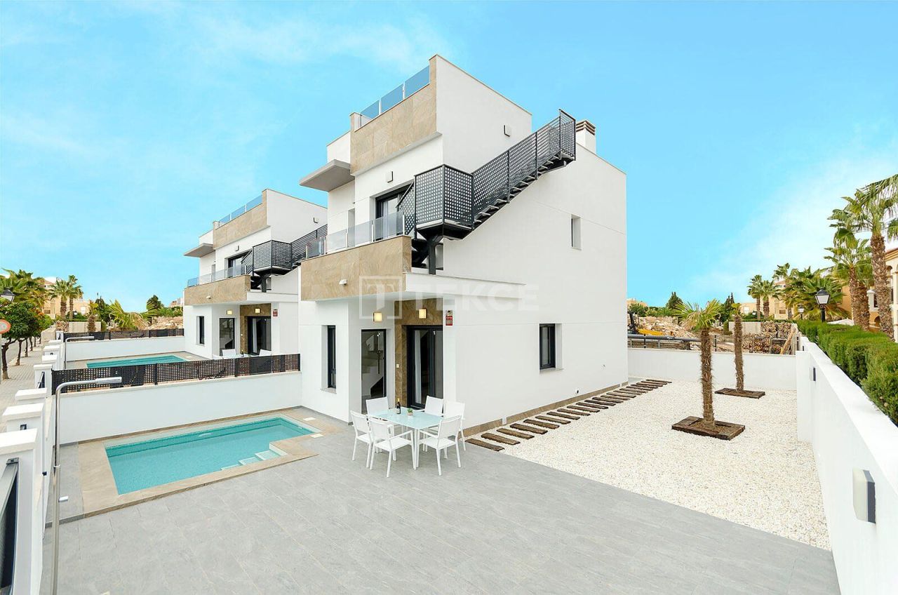 Villa in Torrevieja, Spain, 98 m² - picture 1