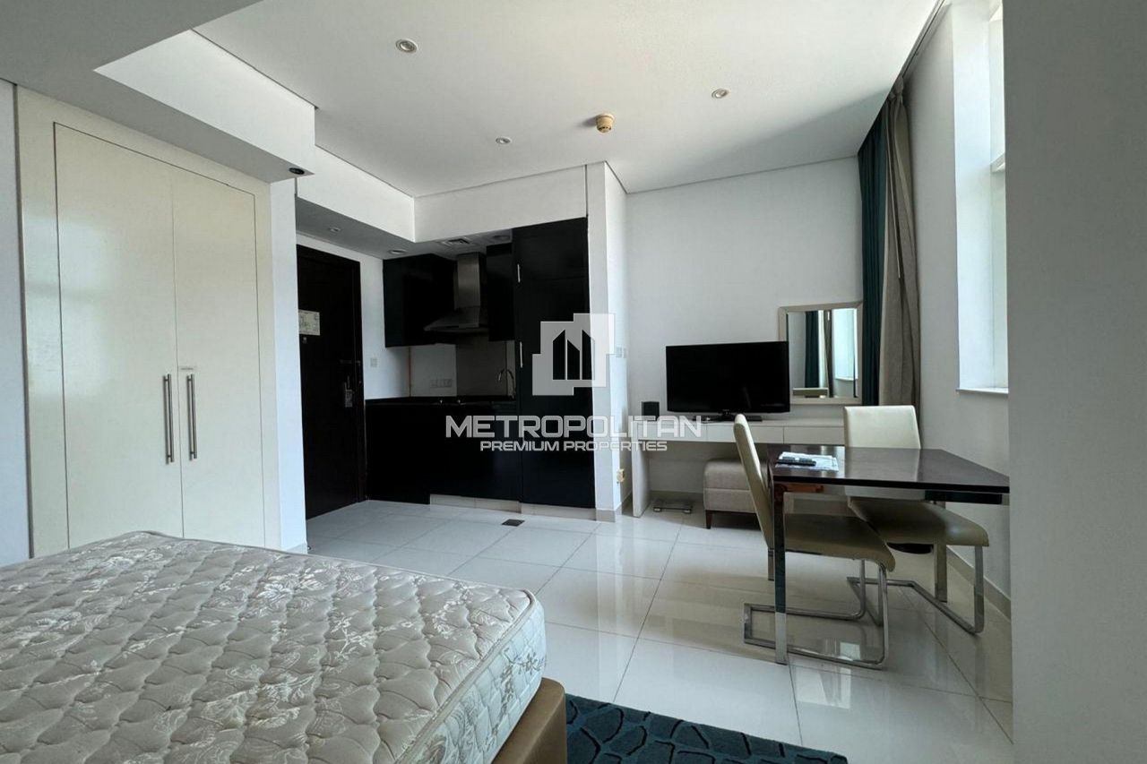 Apartment in Dubai, UAE, 33 m² - picture 1