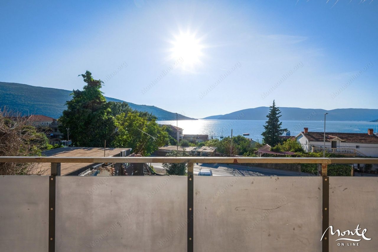 Piso en Herceg-Novi, Montenegro, 52 m² - imagen 1