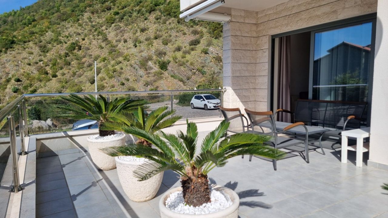 Flat in Becici, Montenegro, 76 m² - picture 1