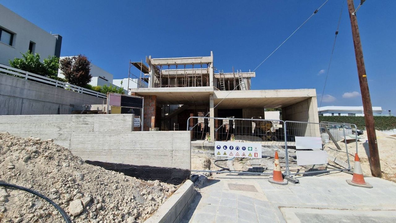 Maison à Aradippou, Chypre, 228 m² - image 2