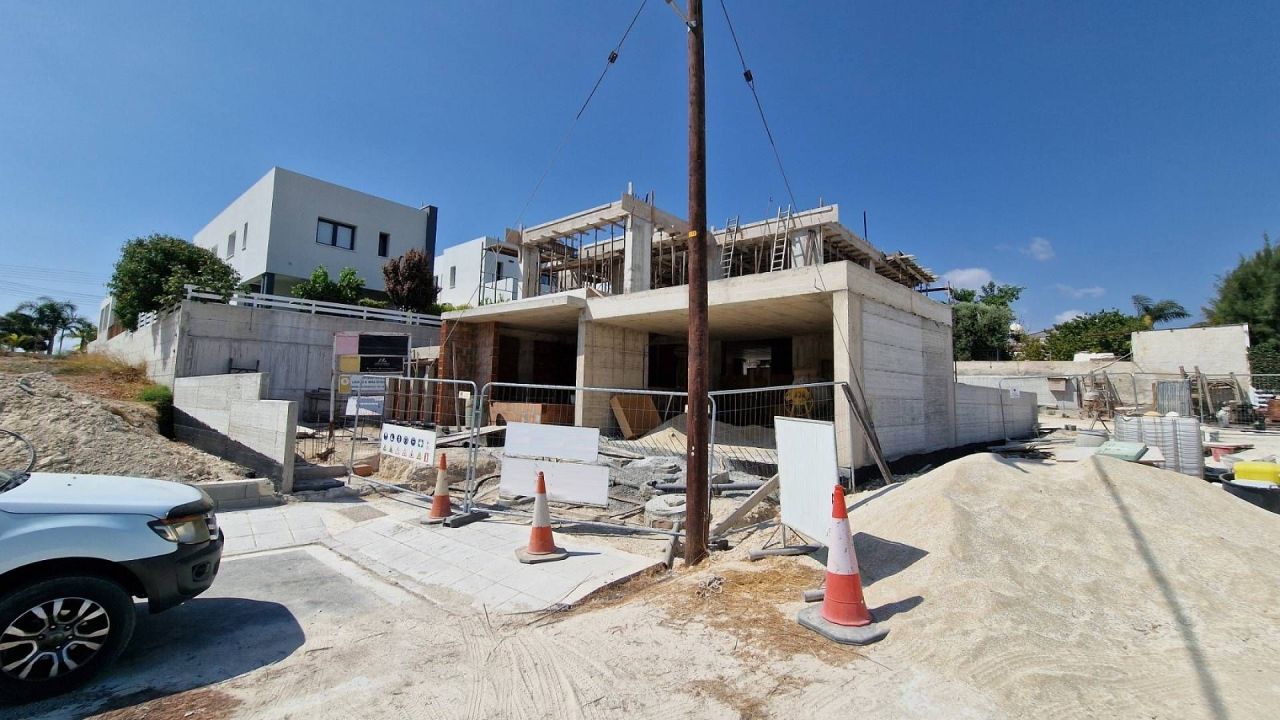 Maison à Aradippou, Chypre, 228 m² - image 3