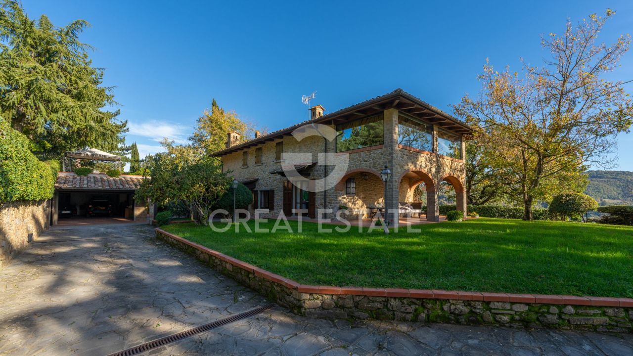 House in Arezzo, Italy, 380 m² - picture 1