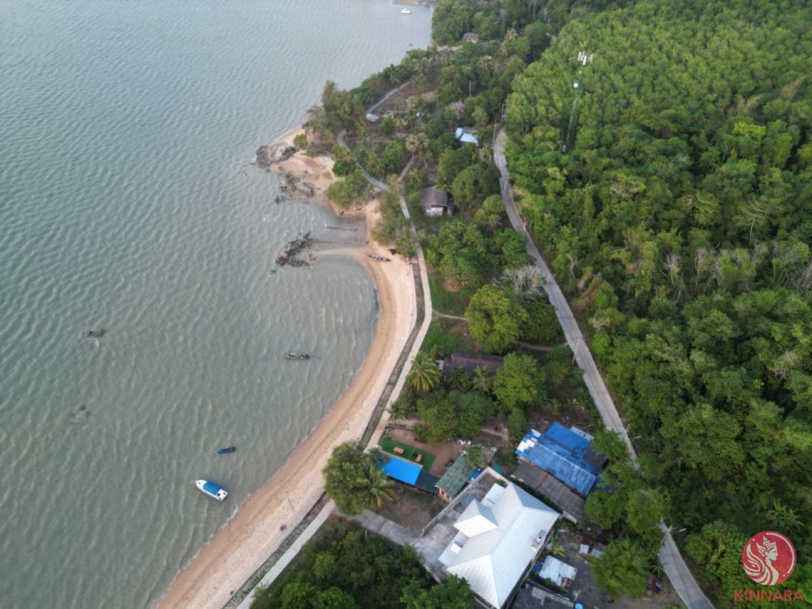 Land in Phuket, Thailand, 8 800 m² - picture 1