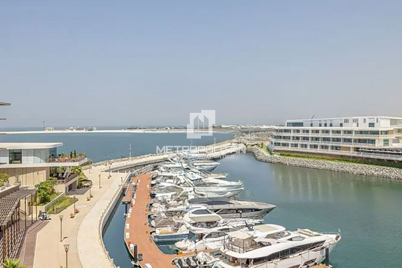 Apartment in Dubai, UAE, 251 m² - picture 1