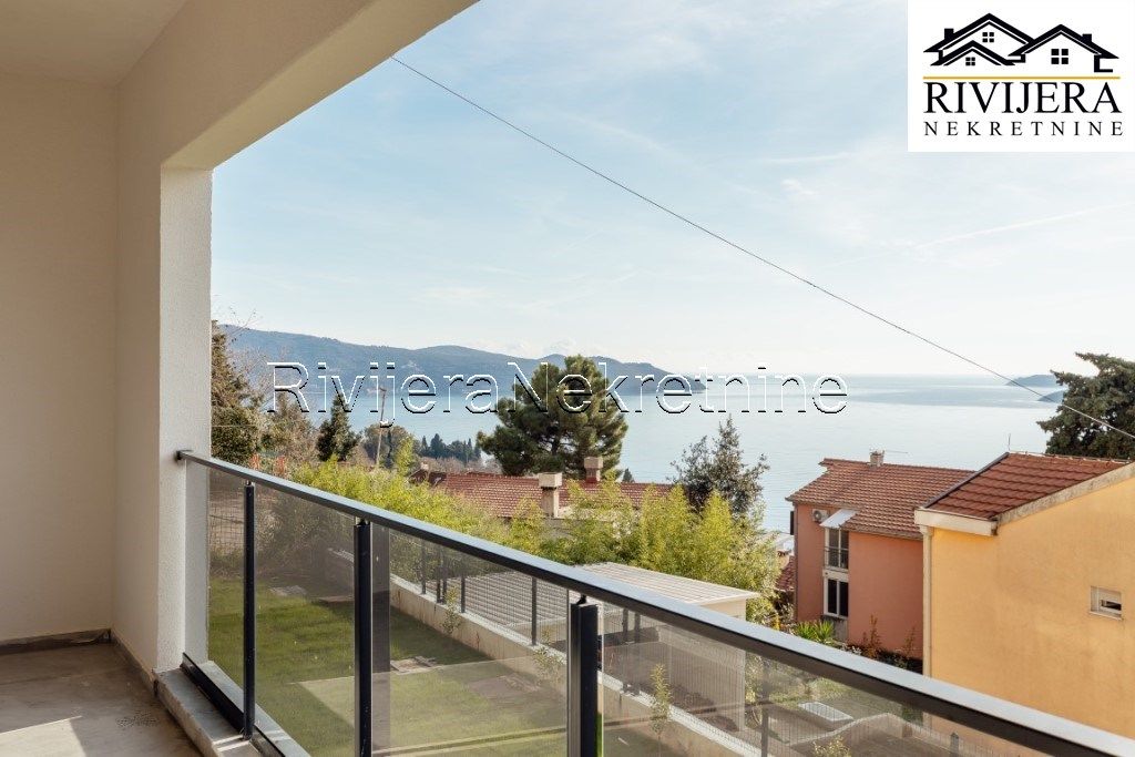 Piso en Herceg-Novi, Montenegro, 70 m² - imagen 1