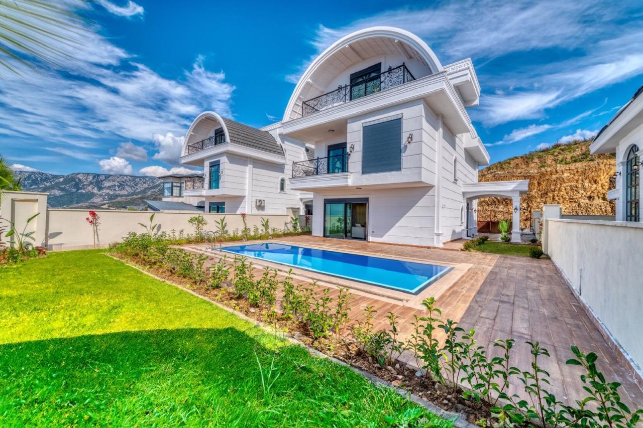 Villa à Alanya, Turquie, 315 m² - image 1