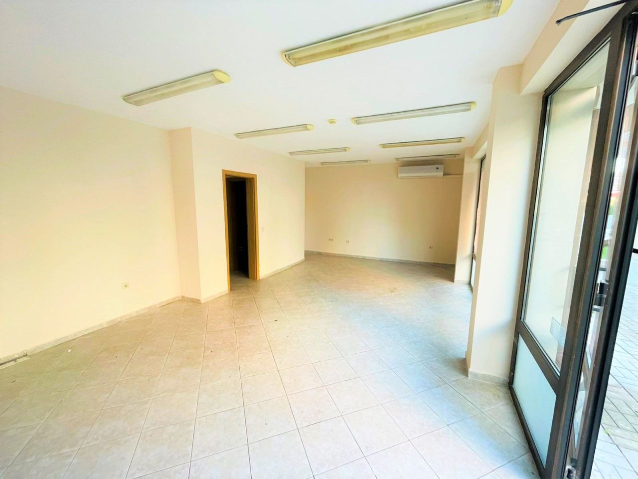 Gewerbeimmobilien in Sonnenstrand, Bulgarien, 49 m² - Foto 8