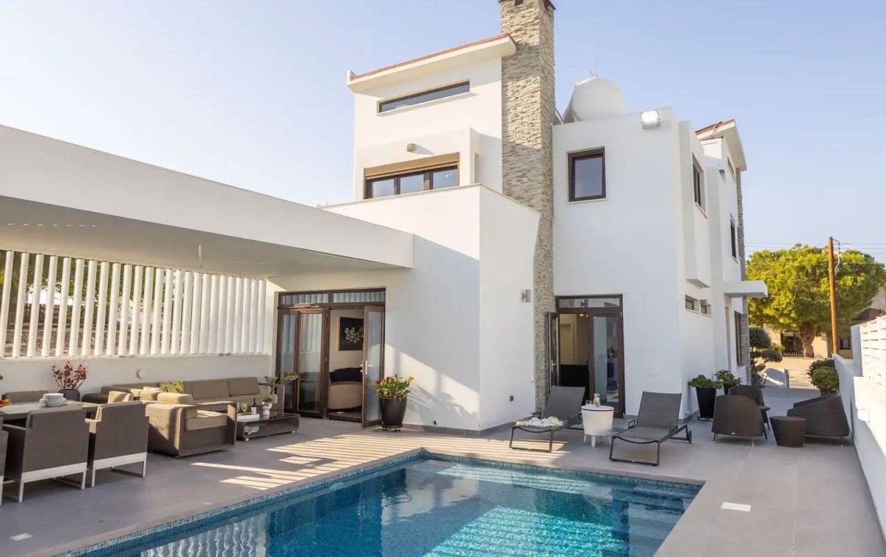 Villa in Larnaca, Cyprus, 280 m² - picture 1