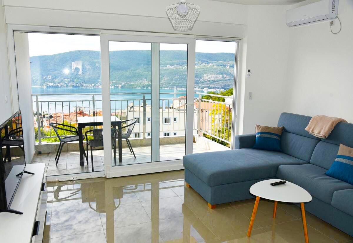 Flat in Herceg-Novi, Montenegro, 54 m² - picture 1