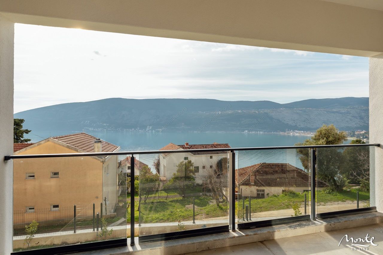 Flat in Herceg-Novi, Montenegro, 70 m² - picture 1