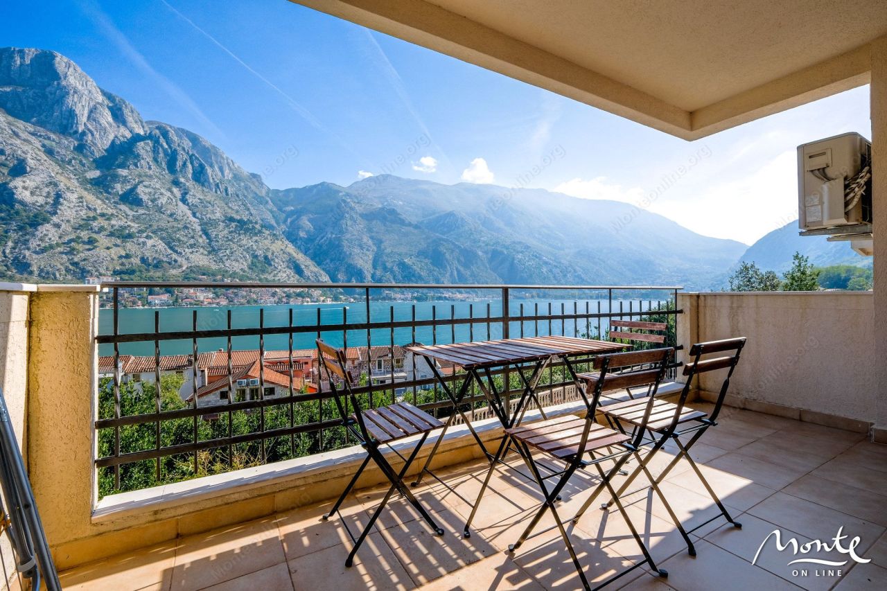 Flat in Kotor, Montenegro, 44 m² - picture 1