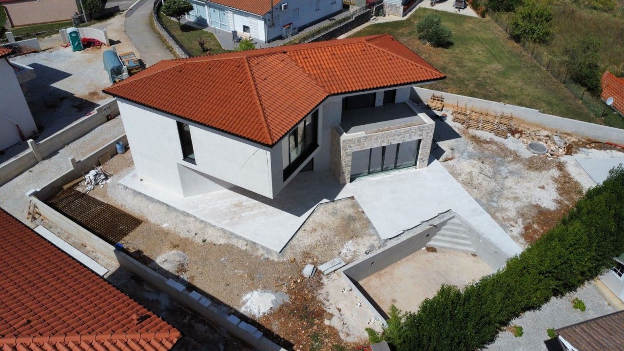 Haus in Poreč, Kroatien, 169.3 m² - Foto 1