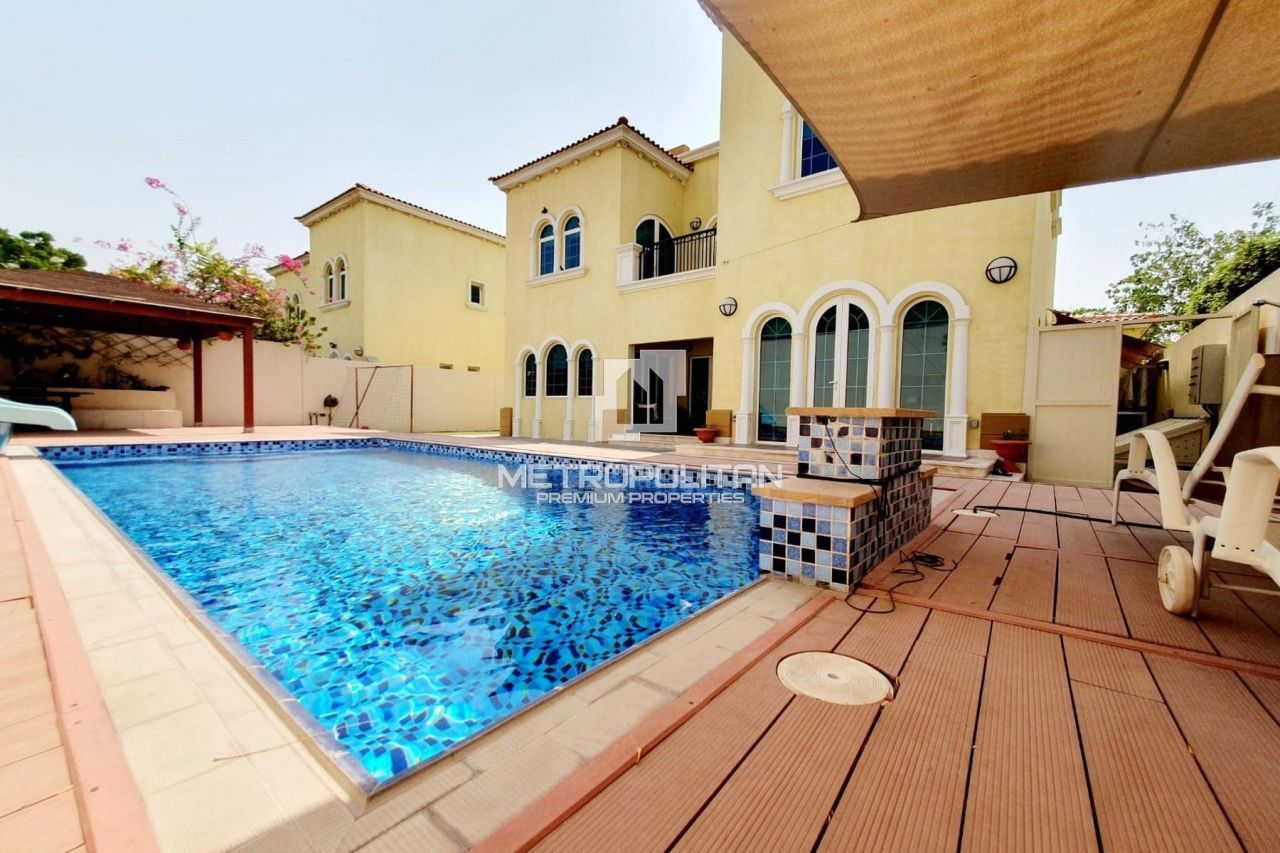 Villa à Dubaï, EAU, 325 m² - image 1