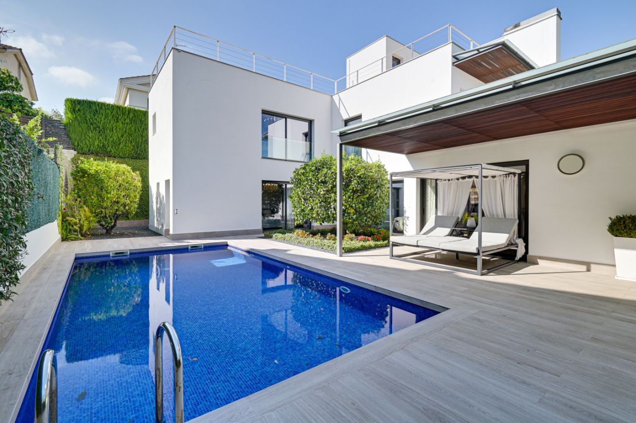 Maison sur la Costa del Maresme, Espagne, 436 m² - image 1