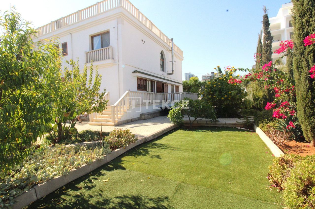 Villa in Iskele, Cyprus, 280 m² - picture 1