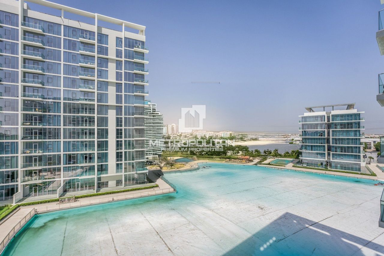 Apartment in Dubai, UAE, 70 m² - picture 1