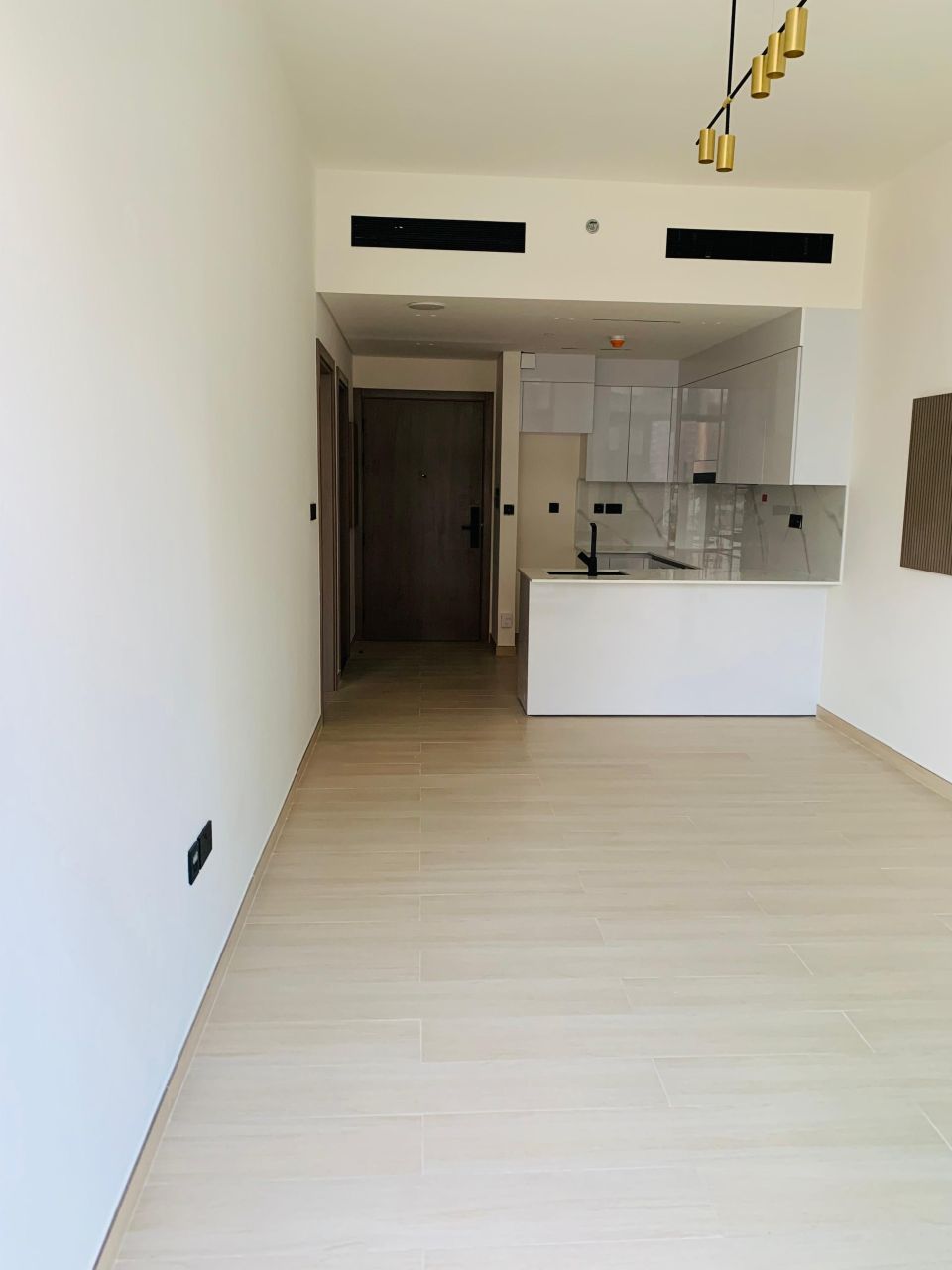 Flat in Dubai, UAE, 61 m² - picture 1