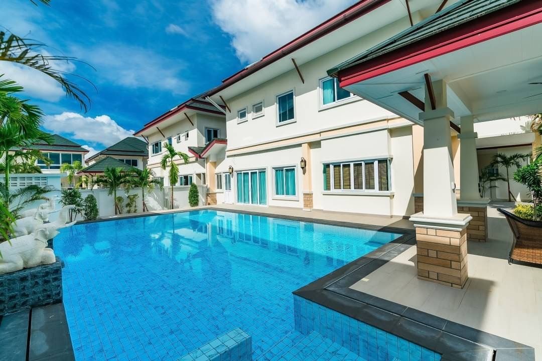 Villa a Pattaya, Thailandia, 339 m² - foto 1