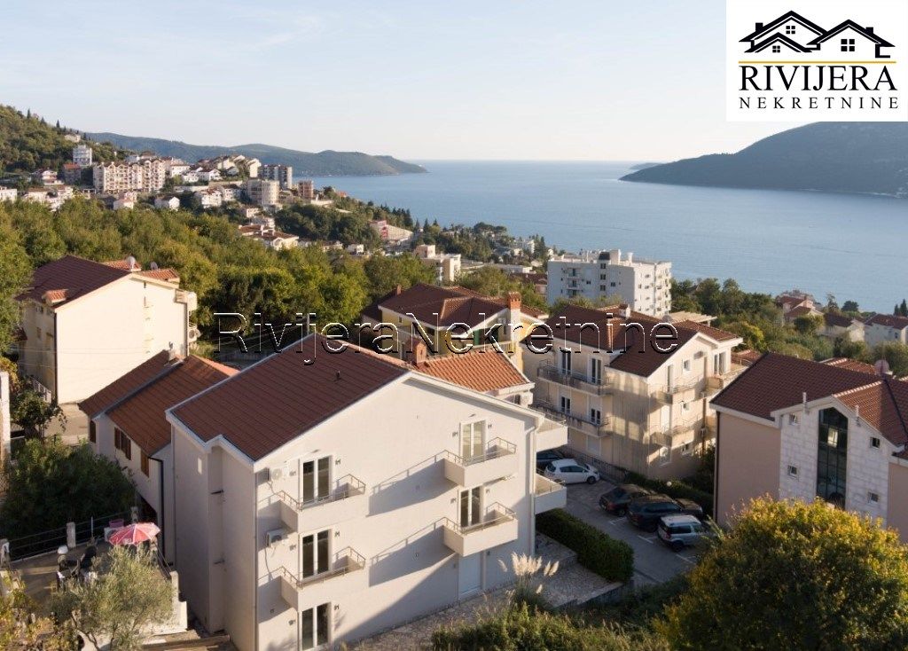 Haus in Herceg-Novi, Montenegro, 297 m² - Foto 1