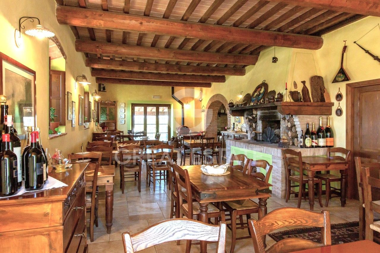 Casa en Montegabbione, Italia, 810 m² - imagen 10