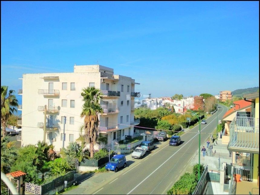 Appartement à Reggio de Calabre, Italie, 70 m² - image 1