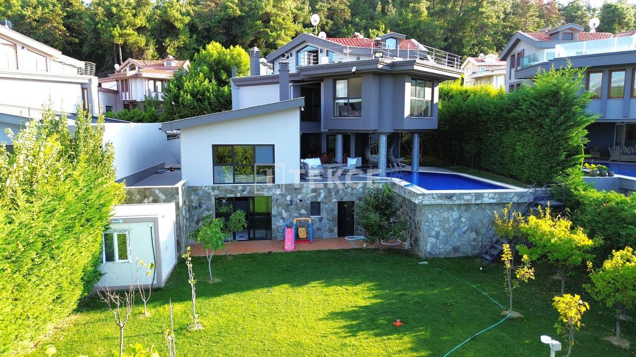 Villa Mudanya, Turkey, 609 m² - picture 1