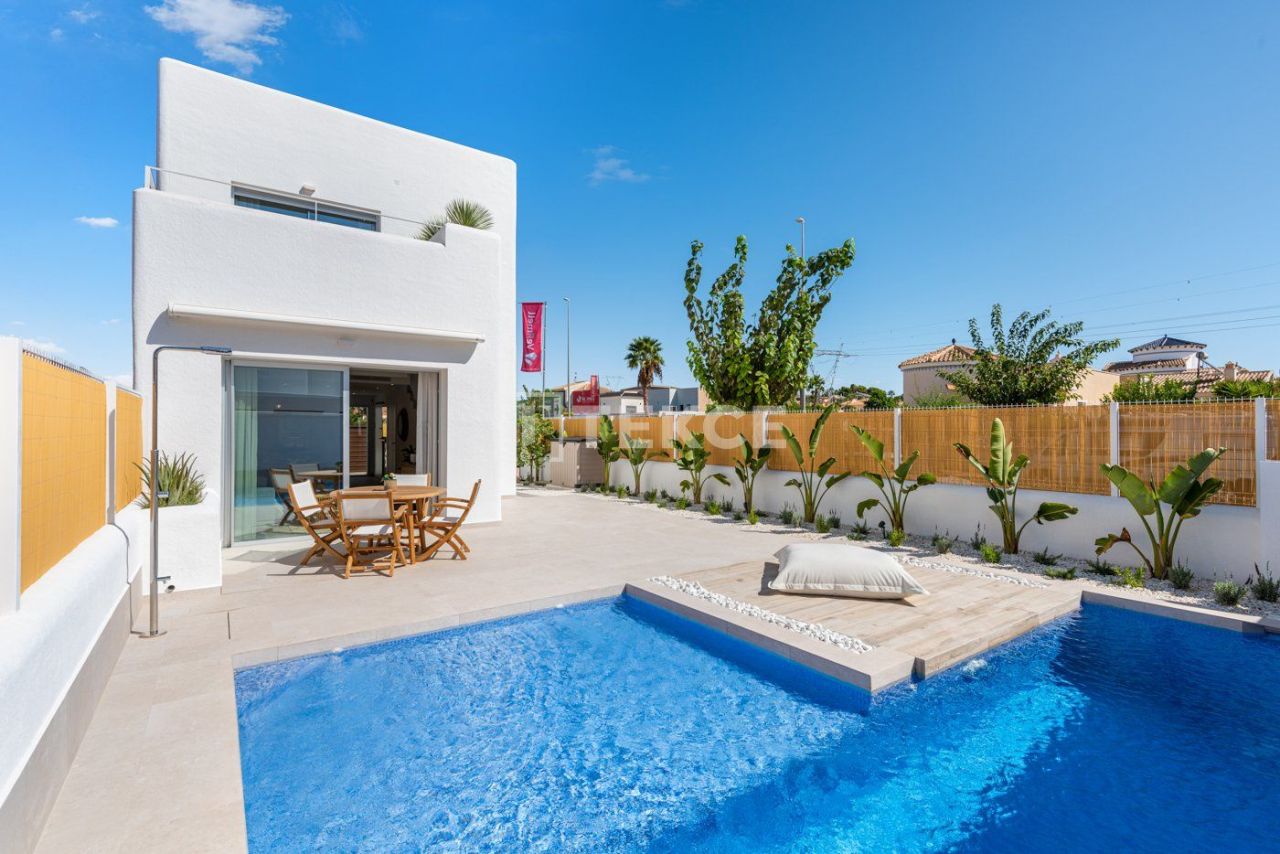 Villa in Los Alcázares, Spanien, 121 m² - Foto 1