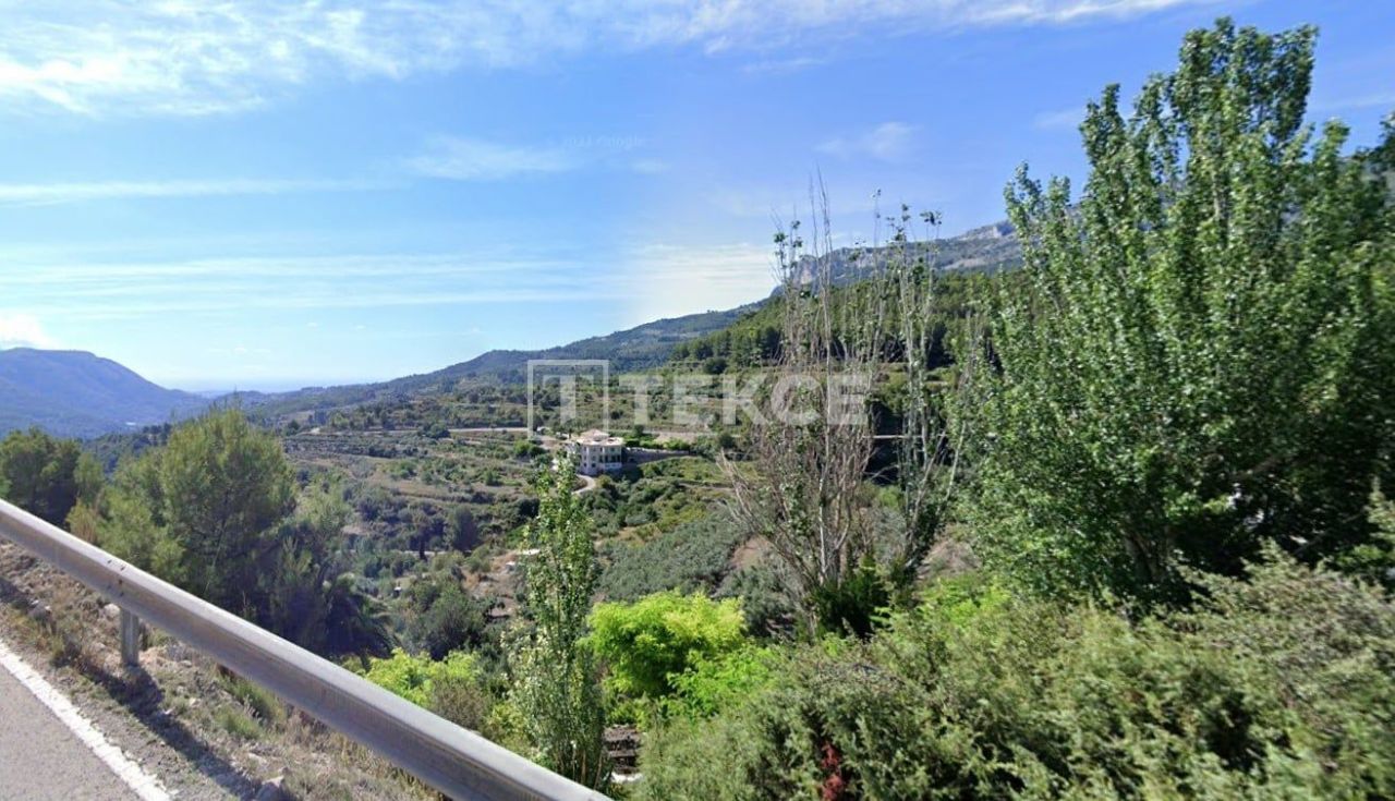 Land El Castell de Guadalest, Spain, 390 m² - picture 1