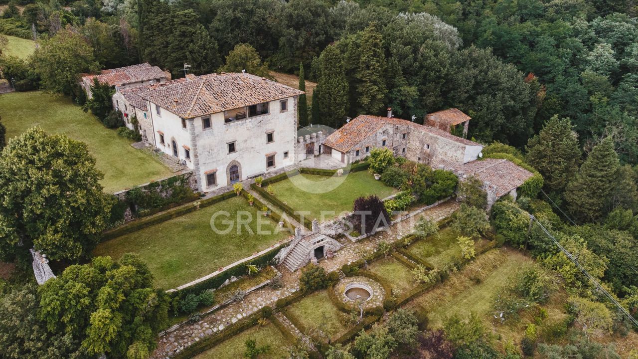 Casa en Pontassieve, Italia, 1 827.55 m² - imagen 1