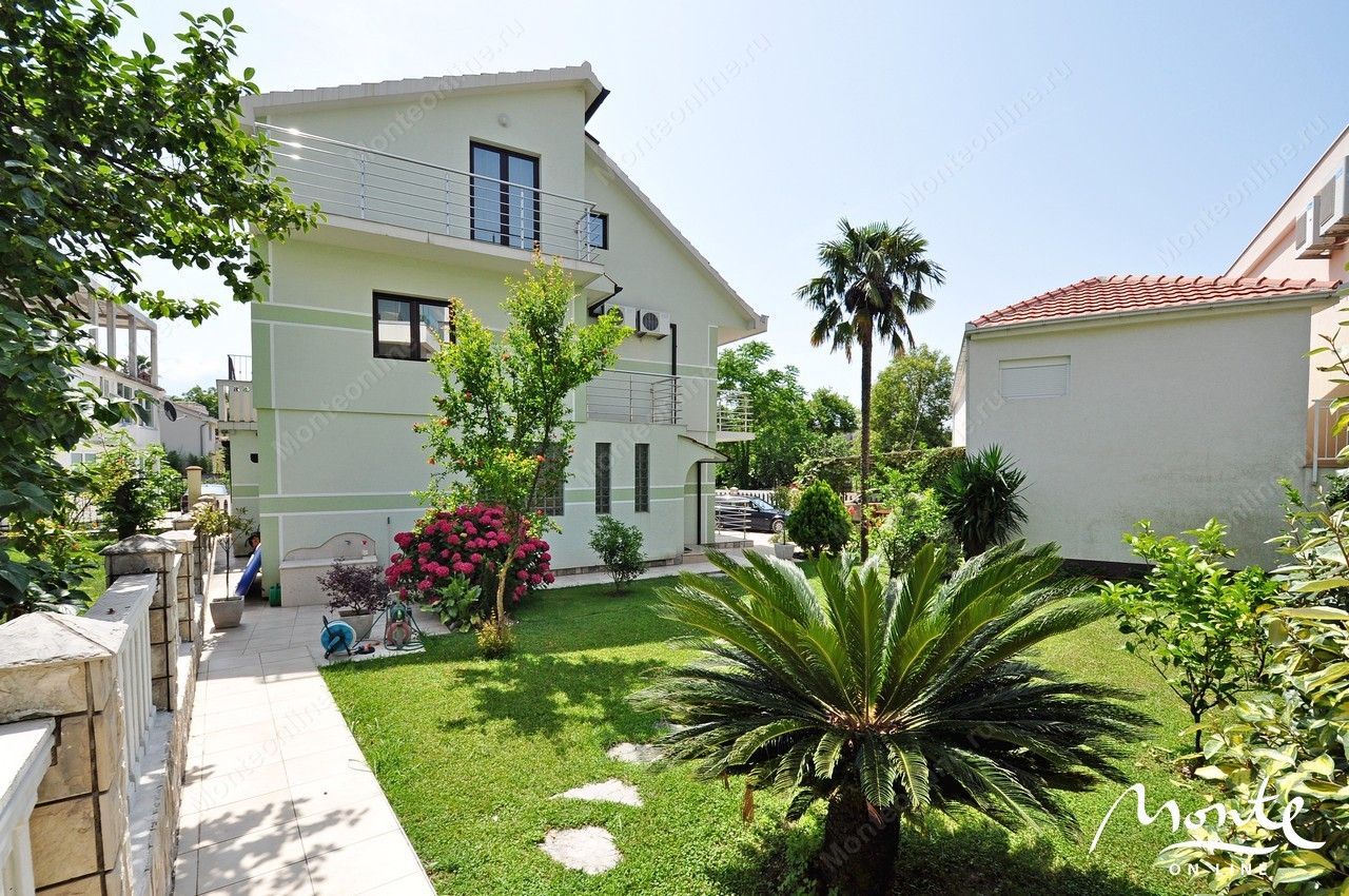 Haus in Tivat, Montenegro, 222 m² - Foto 1