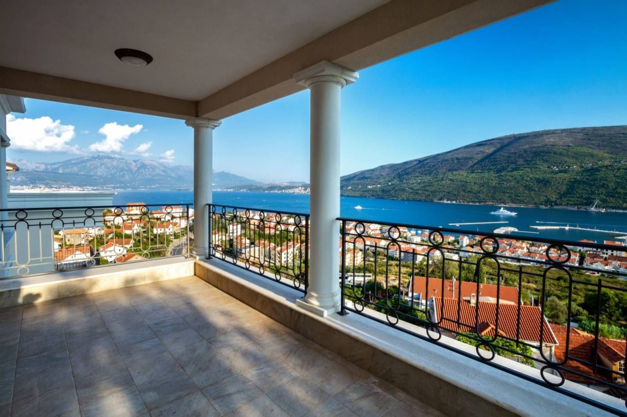 Apartment Herceg Novi, Montenegro, 155 m² - Foto 1