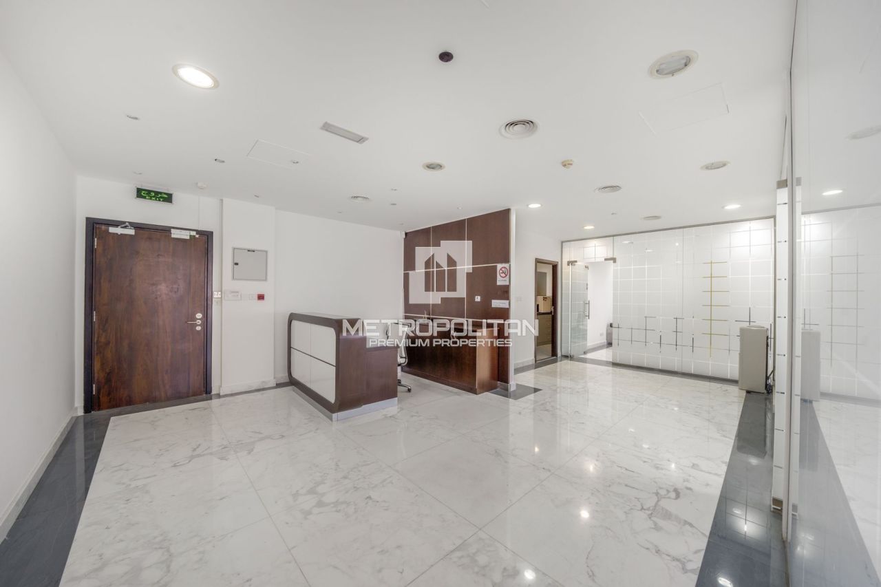 Office in Dubai, UAE, 59 m² - picture 1