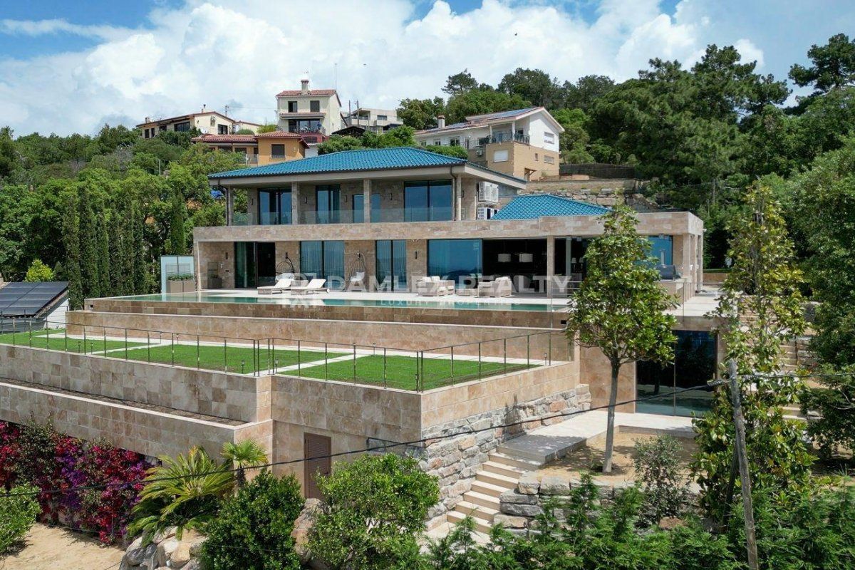 Villa in Lloret de Mar, Spain, 527 m² - picture 1