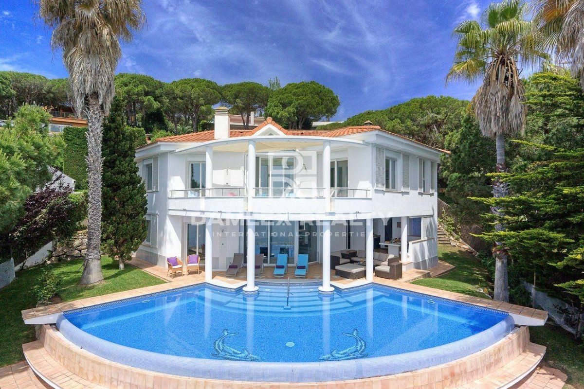 Villa in Lloret de Mar, Spain, 400 m² - picture 1