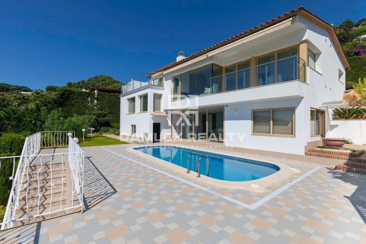 Villa in Blanes, Spain, 352 m² - picture 1