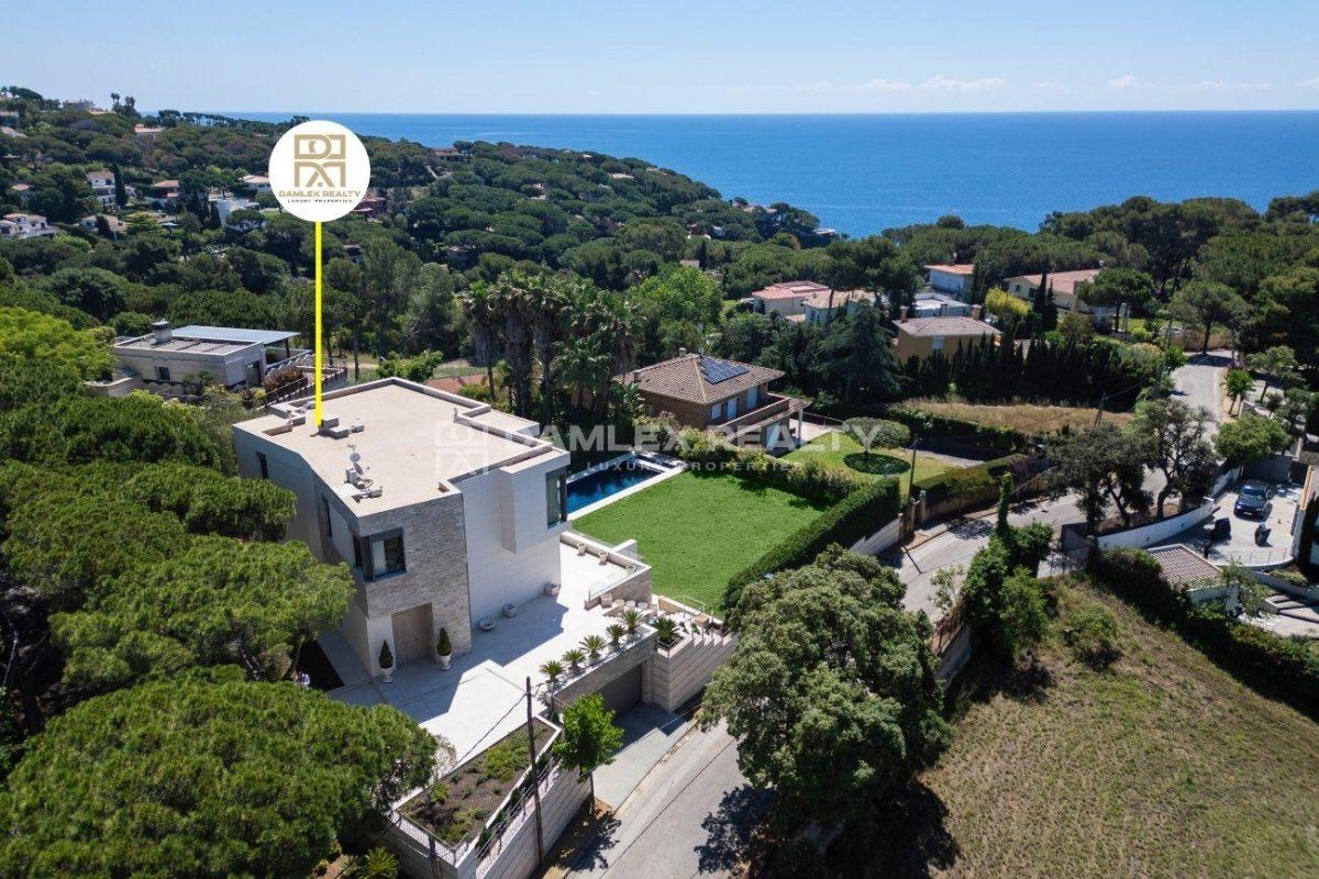 Villa in Lloret de Mar, Spain, 651 m² - picture 2