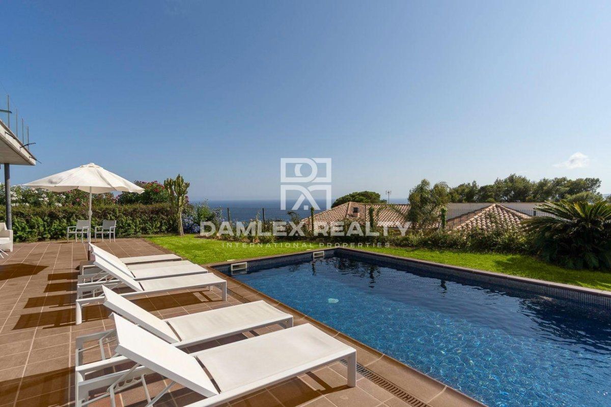 Villa in Lloret de Mar, Spain, 376 m² - picture 2