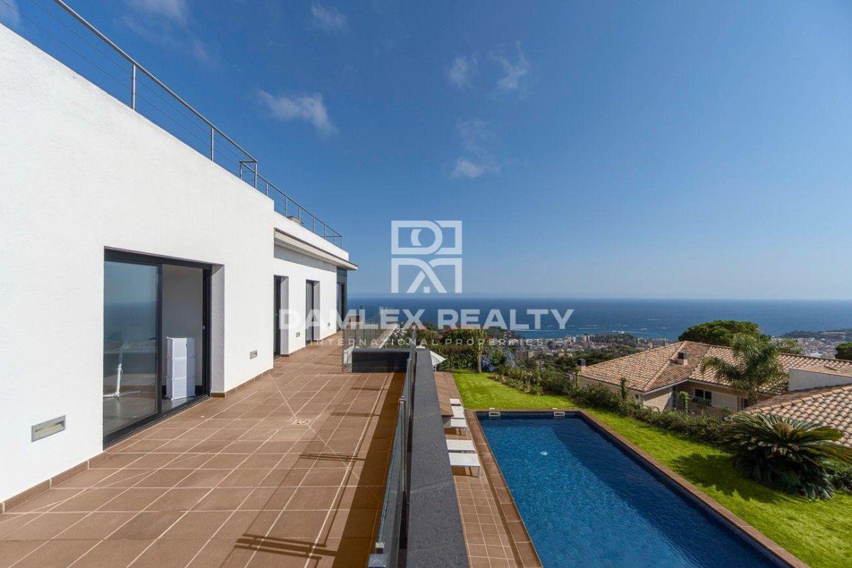 Villa in Lloret de Mar, Spain, 376 m² - picture 3