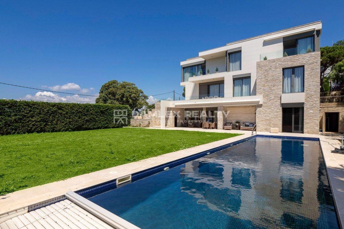 Villa in Lloret de Mar, Spain, 651 m² - picture 5