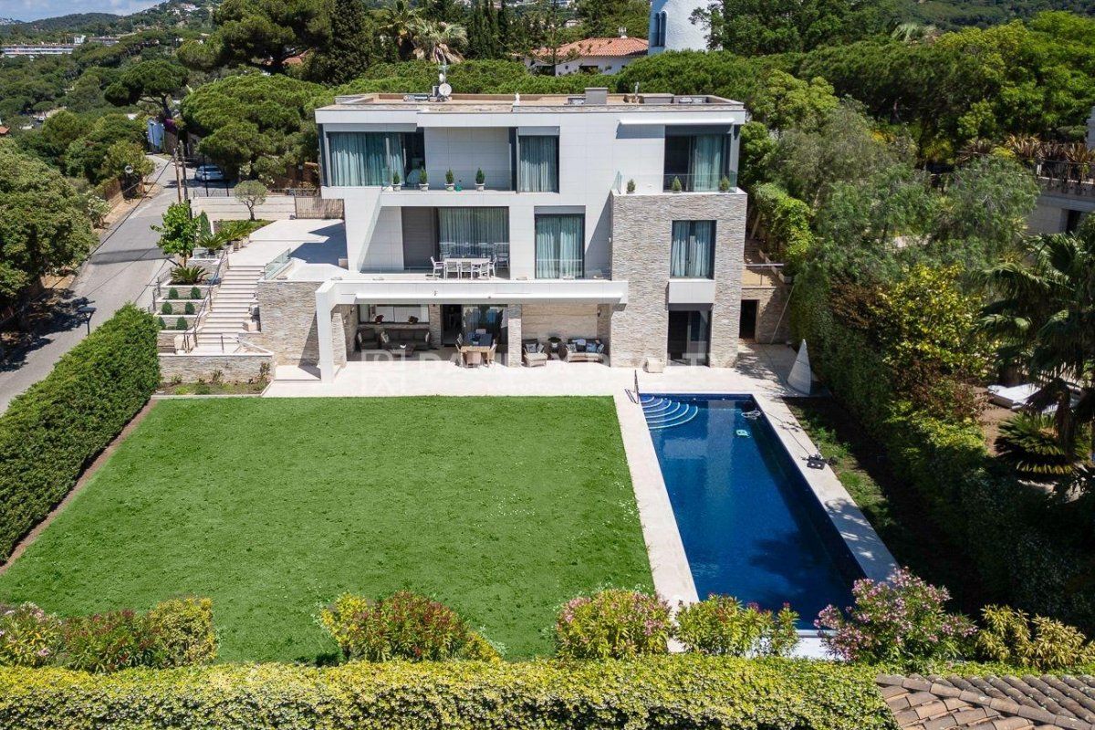 Villa in Lloret de Mar, Spain, 651 m² - picture 8