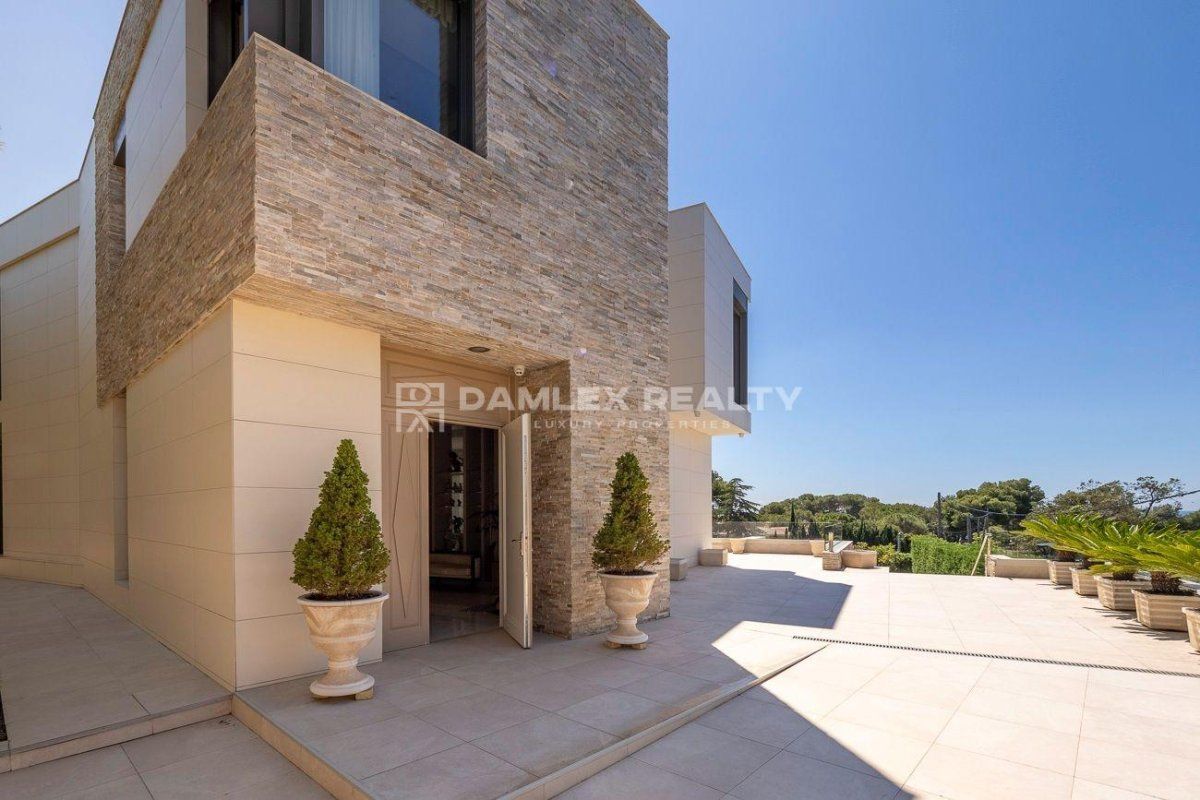 Villa in Lloret de Mar, Spain, 651 m² - picture 11