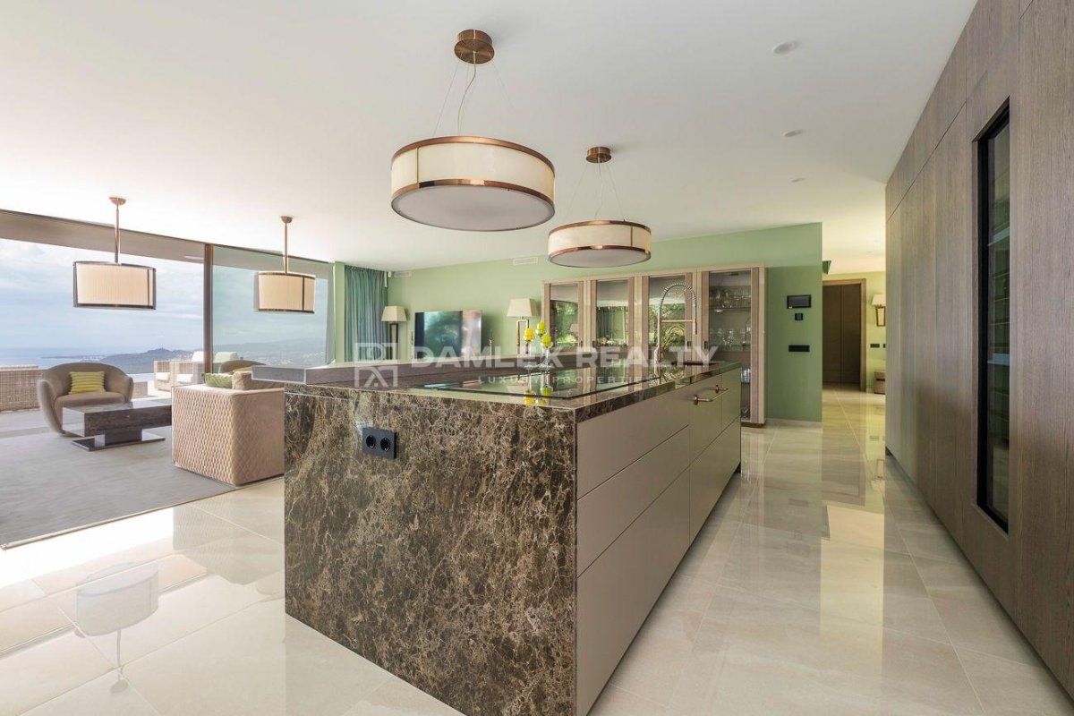 Villa in Lloret de Mar, Spain, 527 m² - picture 13